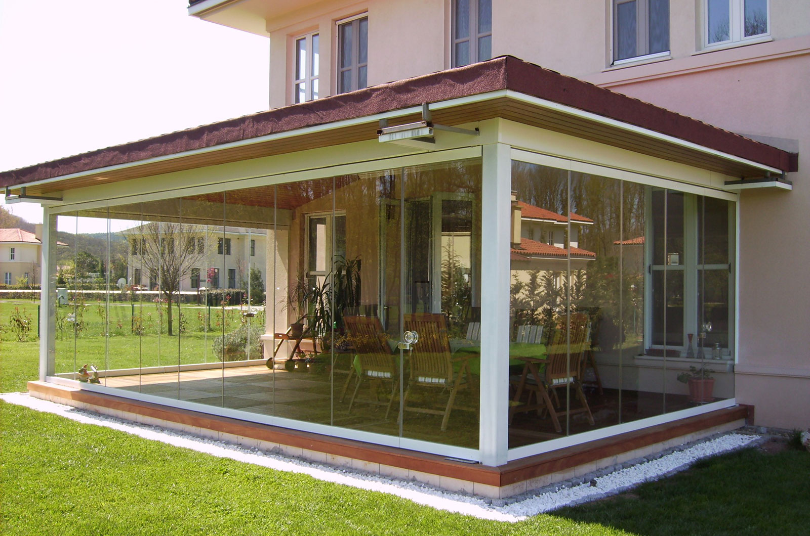 Evinizin ya da villanızın balkonu ya da bahçe girişine, veranda ve pergule montajı hizmeti firmamız tarafından yapılmaktadır.